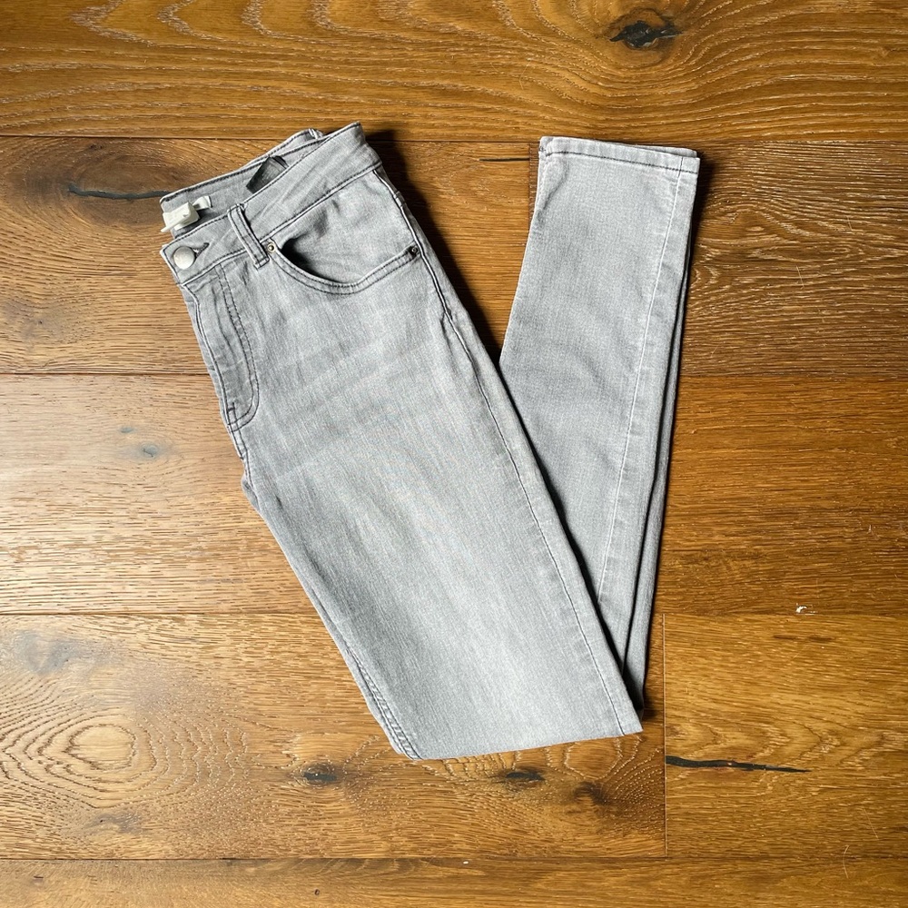 H&M Gray Mid-Rise Skinny Jeans 🤍